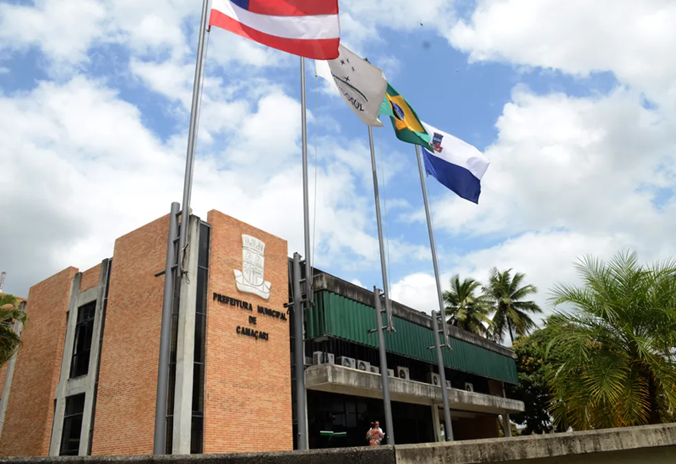 Prefeitura de Camaçari investe até R$ 10,9 milhões em tênis para alunos da rede municipal