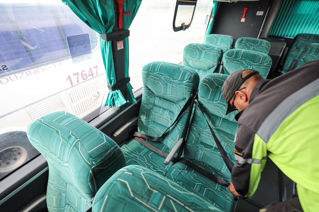 Vistoria sendo realizada em transporte público