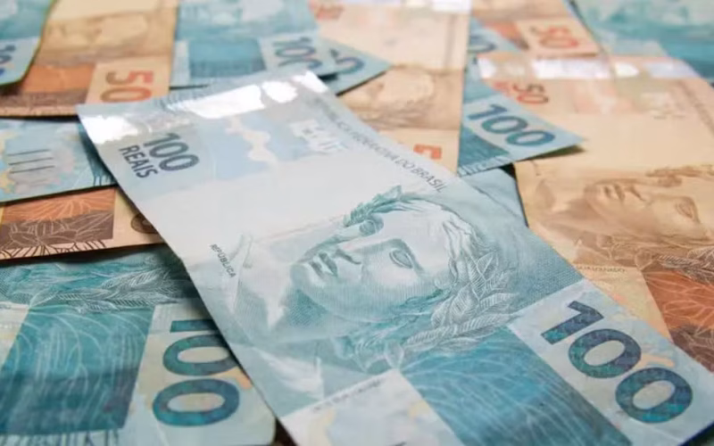 Carga tributária recorde pressiona consumo e reacende debate sobre retorno em serviços públicos