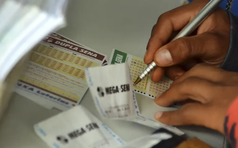 Idoso conquista direito a indenização após contestar exclusão de bolão da Mega-Sena