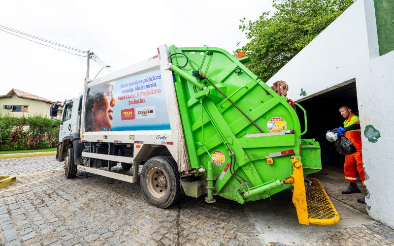 Camaçari recolhe cerca de 353 toneladas de lixo por dia e mantém coleta regular em toda a cidade
