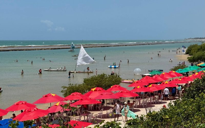 Confronto em operação da PMPE resulta em prisões na Praia de Porto de Galinhas