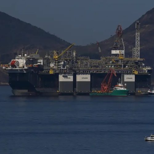 Preços do petróleo superam US$ 100 com tensões no Oriente Médio
