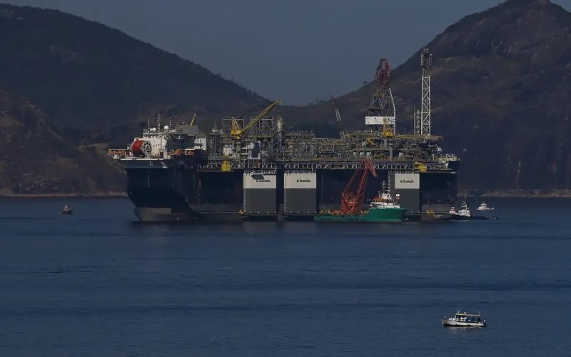 Preços do petróleo superam US$ 100 com tensões no Oriente Médio