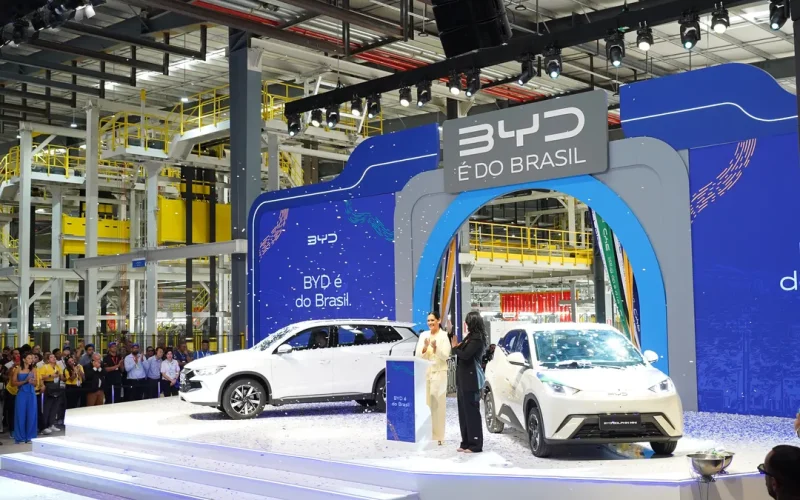 BYD desmente saída do Brasil durante inauguração de centro tecnológico
