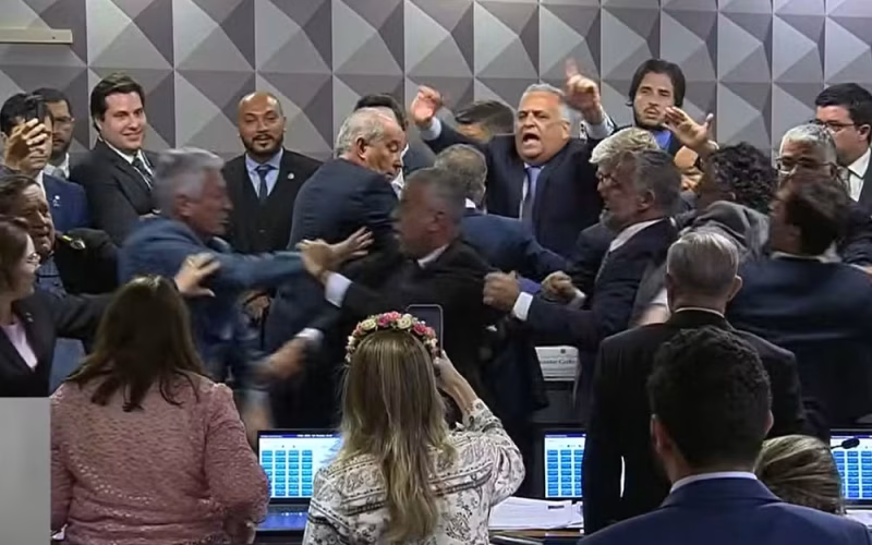 CPMI do INSS aprova quebra de sigilo de filho de Lula e sessão termina em tumulto