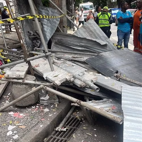 Andaime cai e mata mulher no Rio