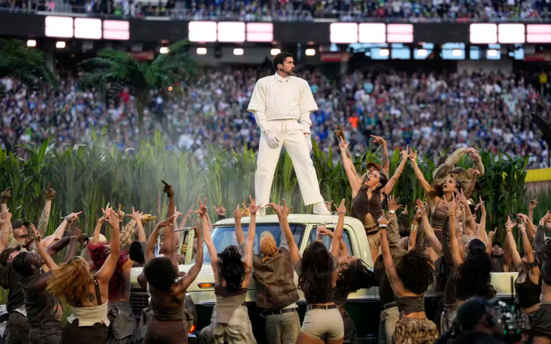 Bad Bunny Brilha no Super Bowl e Faz Manifesto Poderoso