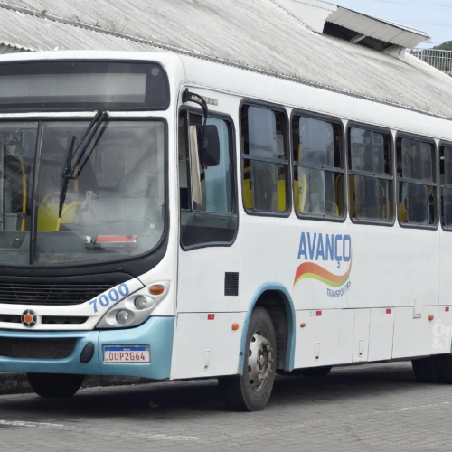 Rodoviários param transporte na Região Metropolitana de Salvador em protesto por reajuste salarial