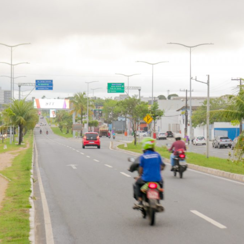 Imagem de uma avenida de Camaçari-BA