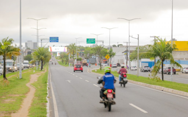 Imagem de uma avenida de Camaçari-BA