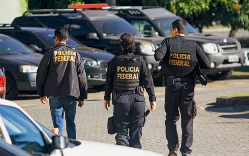 Operação da PF investiga facção por tráfico e cooptação de servidores no sul da Bahia