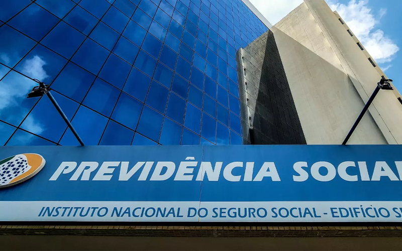 Falha no atendimento do INSS gera filas e indignação em todo o país