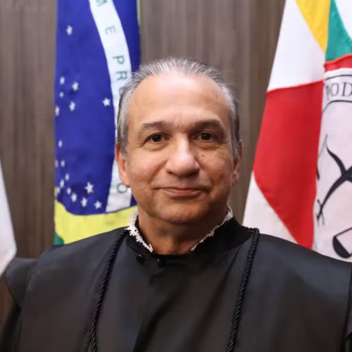 Desembargador Afastado por Denúncias de Abuso Sexual Mantém Salário Integral