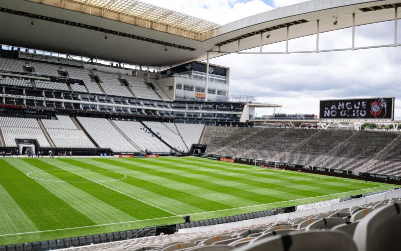 Bloqueio financeiro afeta pagamentos da Arena do Corinthians após intervenção em gestora de fundos