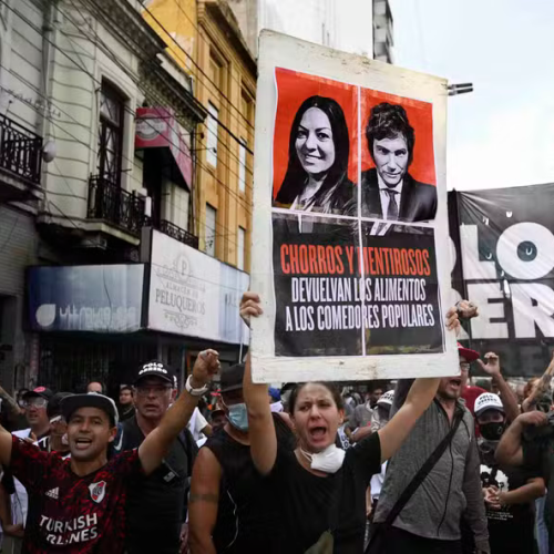 Argentina em confronto: Protestos contra reforma trabalhista de Milei ganham as ruas de Buenos Aires