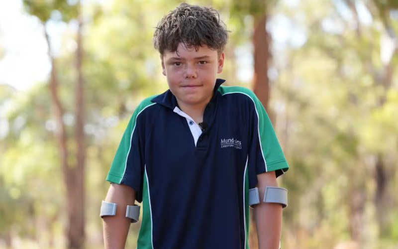 Adolescente nada por horas e salva família em alto-mar na Austrália