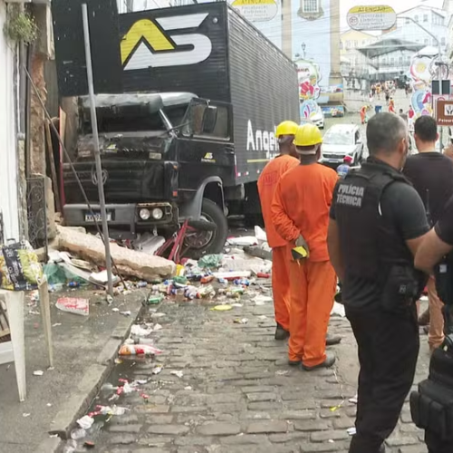Caminhão desgovernado atinge museu no Centro Histórico de Salvador