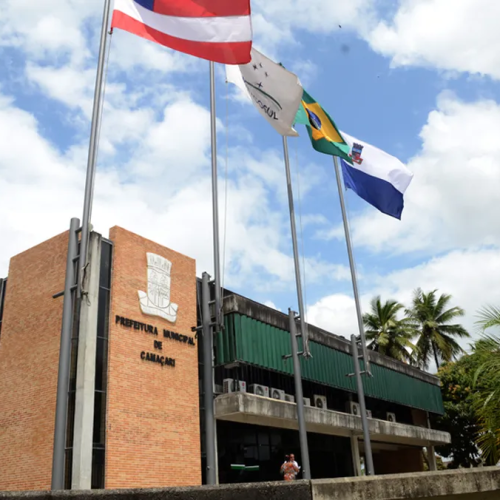 Prefeitura de Camaçari investe até R$ 10,9 milhões em tênis para alunos da rede municipal