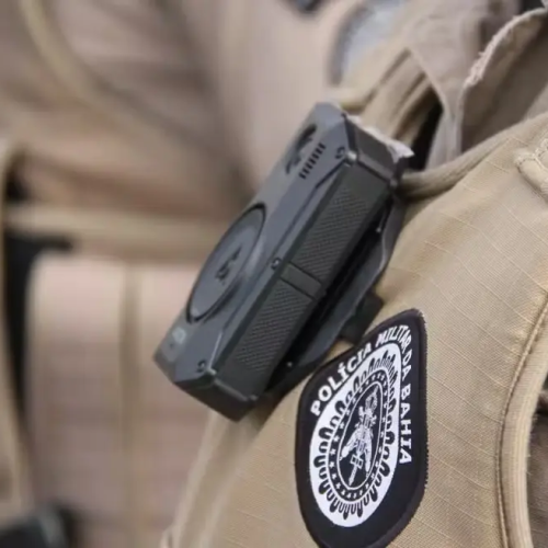 PM é investigado após usar farda e arma em perfil de site adulto na Bahia
