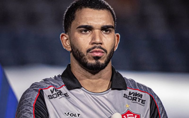 Goleiro Lucas Arcanjo é substituído durante partida do Vitória na Copa do Nordeste