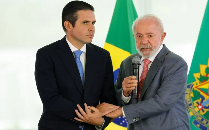 Lula, Boulos e presidente da Câmara articulam debate sobre fim da escala 6×1