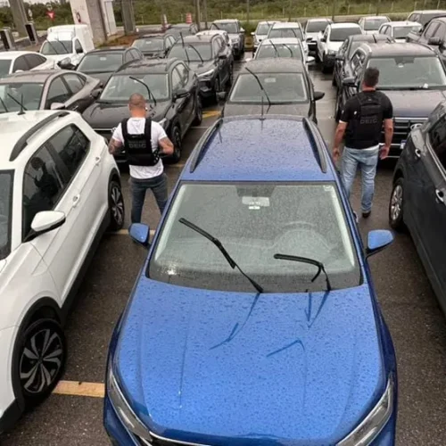 Polícia recupera 68 veículos desviados de locadora na Bahia