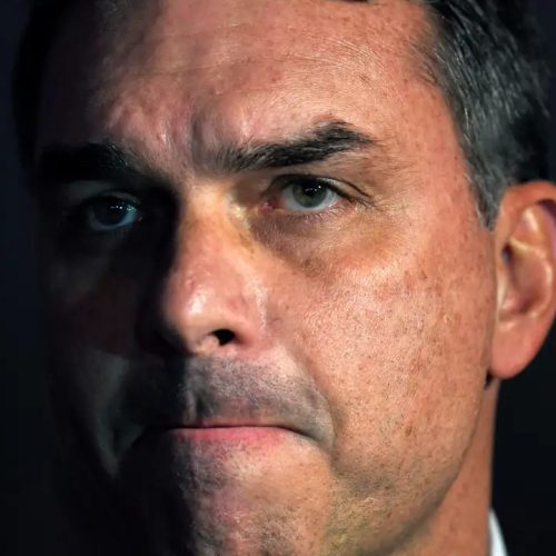 Ministro Flávio Dino vota pela condenação de Eduardo Bolsonaro por difamação
