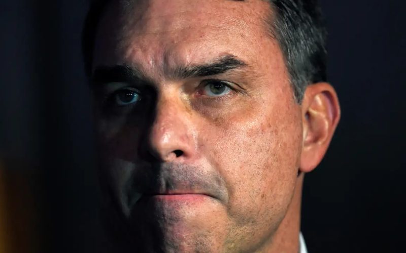Ministro Flávio Dino vota pela condenação de Eduardo Bolsonaro por difamação