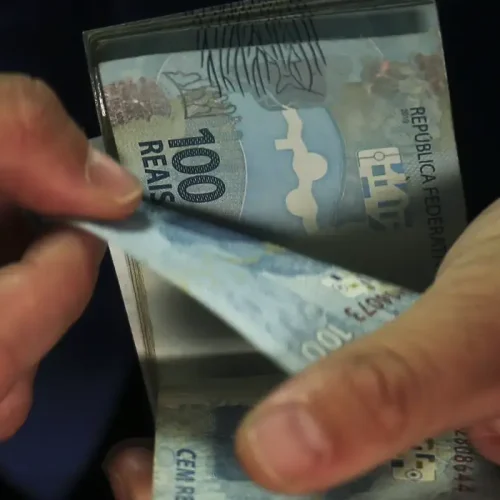 Abono salarial começa a ser pago para nascidos em maio e junho