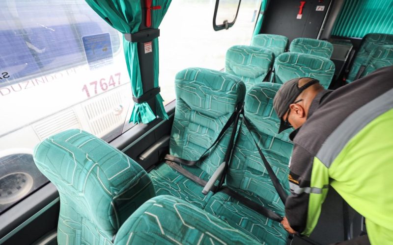 Vistoria sendo realizada em transporte público