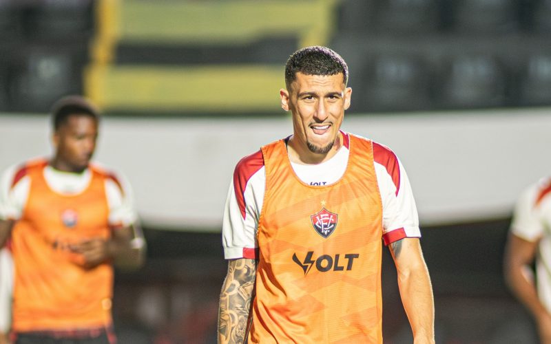 Vitória enfrenta Flamengo sem Gabriel Baralhas na Copa do Brasil