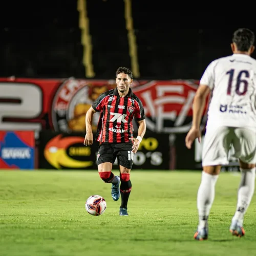 Vitória vence Bahia de Feira no Barradão e assume vice-liderança do Baianão